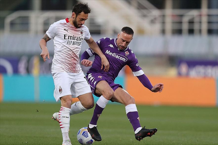 里贝里摔倒,里贝里被踹