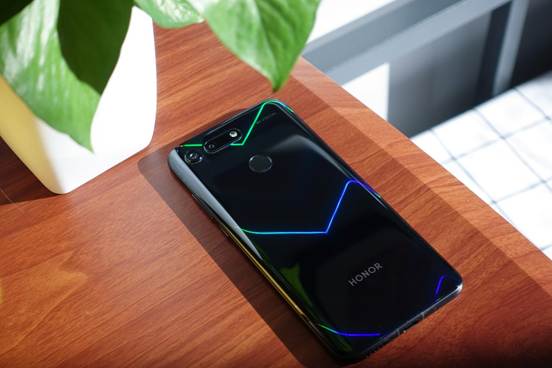 荣耀v20年度旗舰机对比,荣耀v20值得买吗最新