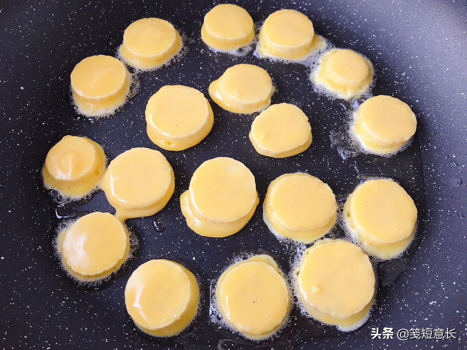 香蕉饼简单摆摊,如何制作香蕉饼不用一滴水一滴油