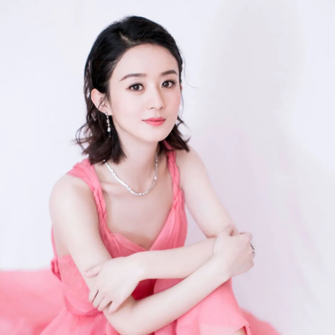 大圆脸型的女生适合剪短发,大脸女生剪短发显脸小的有哪些