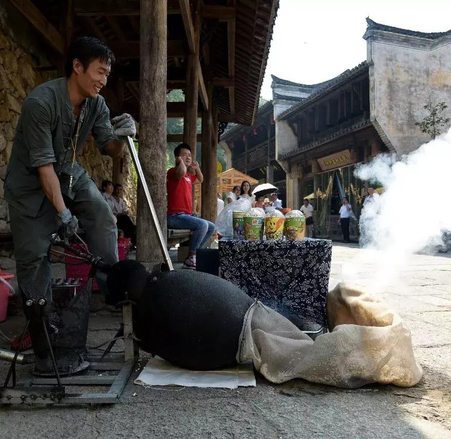 第五届中国篁岭晒秋（美食）节开幕，用美味欢庆丰收