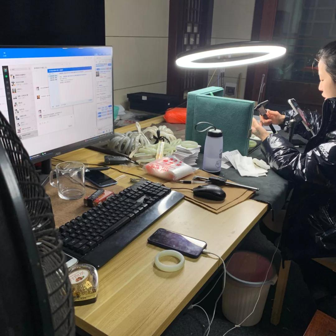 疫情冲击下的玉石直播：从36人到3个人，想工作！想正常发货