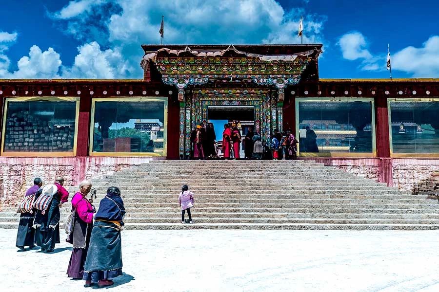 甘孜稻城亚丁景区圣水门优惠,甘孜免门票景点到什么时候