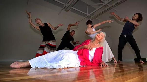 106岁芭蕾舞女终身未婚却人人羡慕：长寿秘诀，远离男人，多跳舞