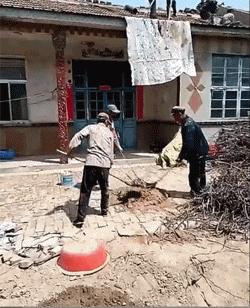 搞笑gif段子妹子你太皮了,搞笑gif段子妹子有点太淘气了