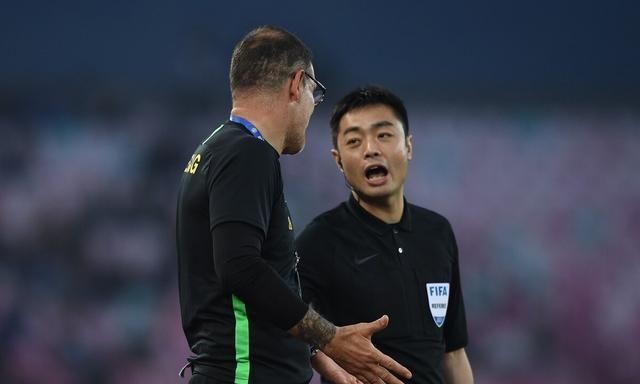 中超联赛主教练殴打裁判,中超名哨最新信息