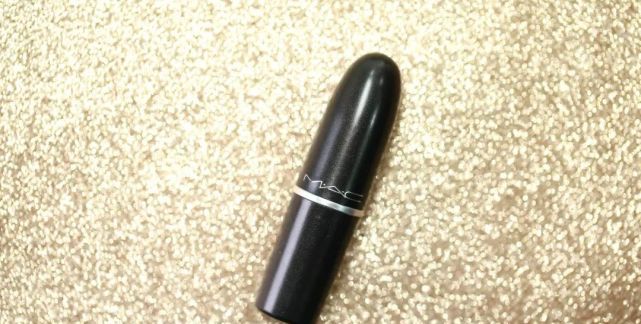 买支口红几百块还说色号不对,买口红被专柜推荐色号忽悠了