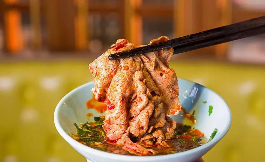 被关在花园“笼子”里吃火锅,这家春熙路的网红店,板眼儿真多!