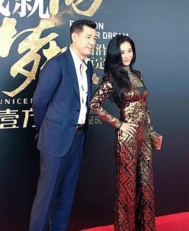 张柏芝穿白色装图片,张柏芝穿着打扮还是比较普通的