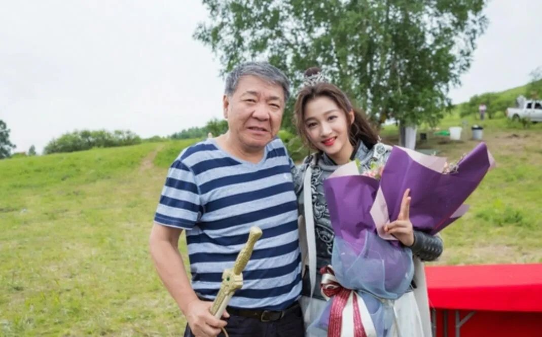 我们可以不相信郑晓龙，但是可以完全相信关晓彤