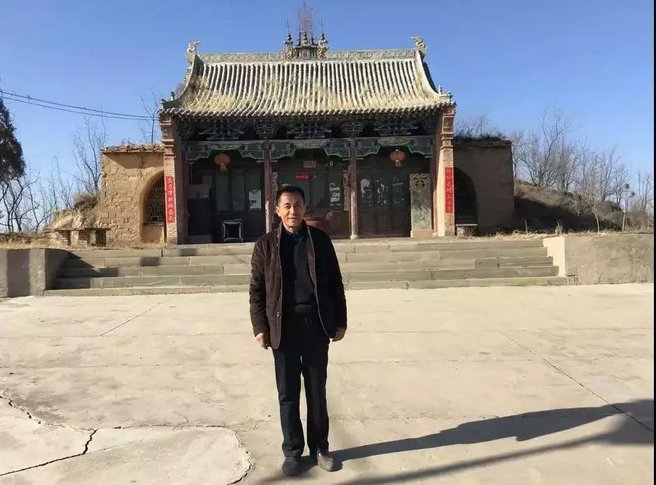 张维迎：村主任霍东征