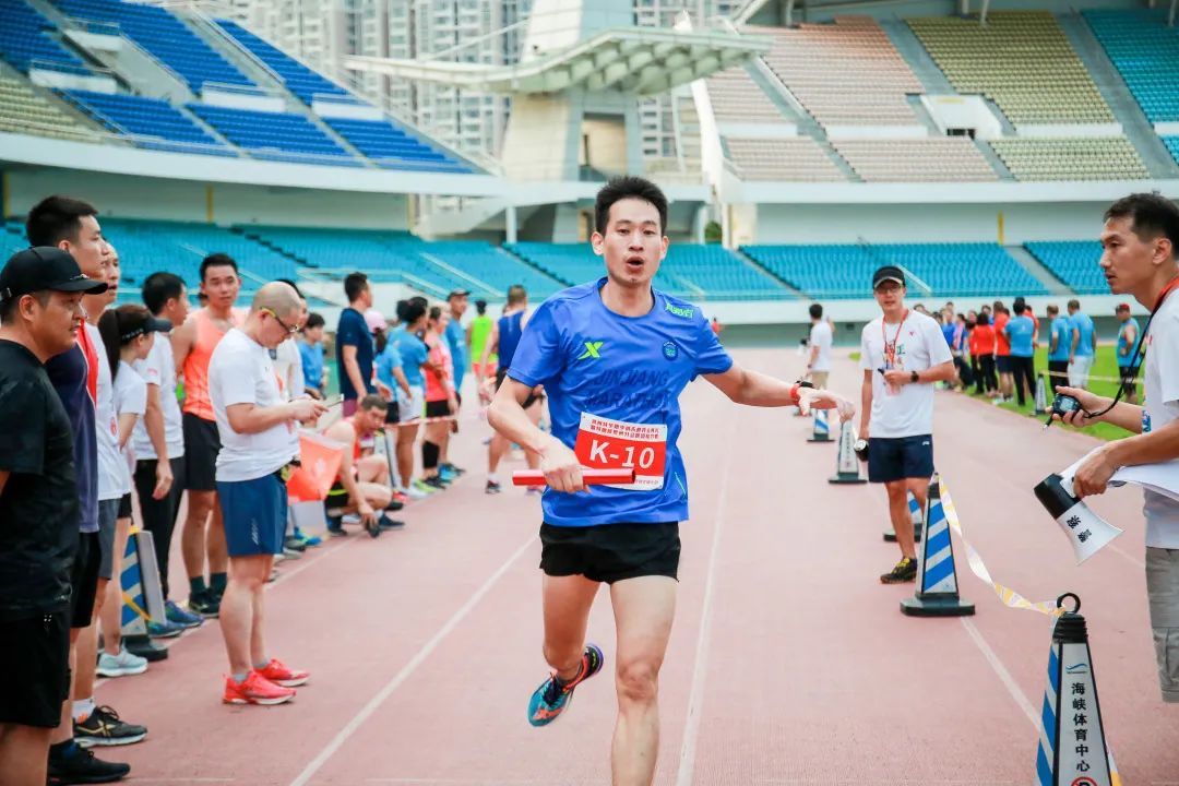 泉州海峡体育中心跑团,特步跑步体育中心