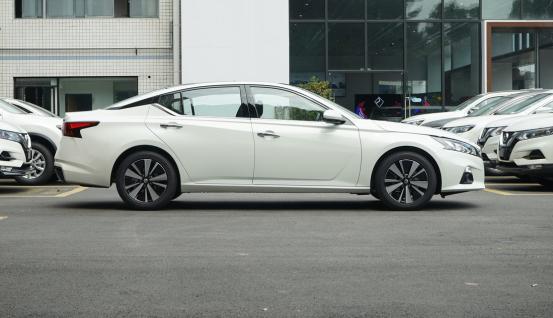 2022款第七代东风日产天籁劣势,2.0自吸日产天籁测评