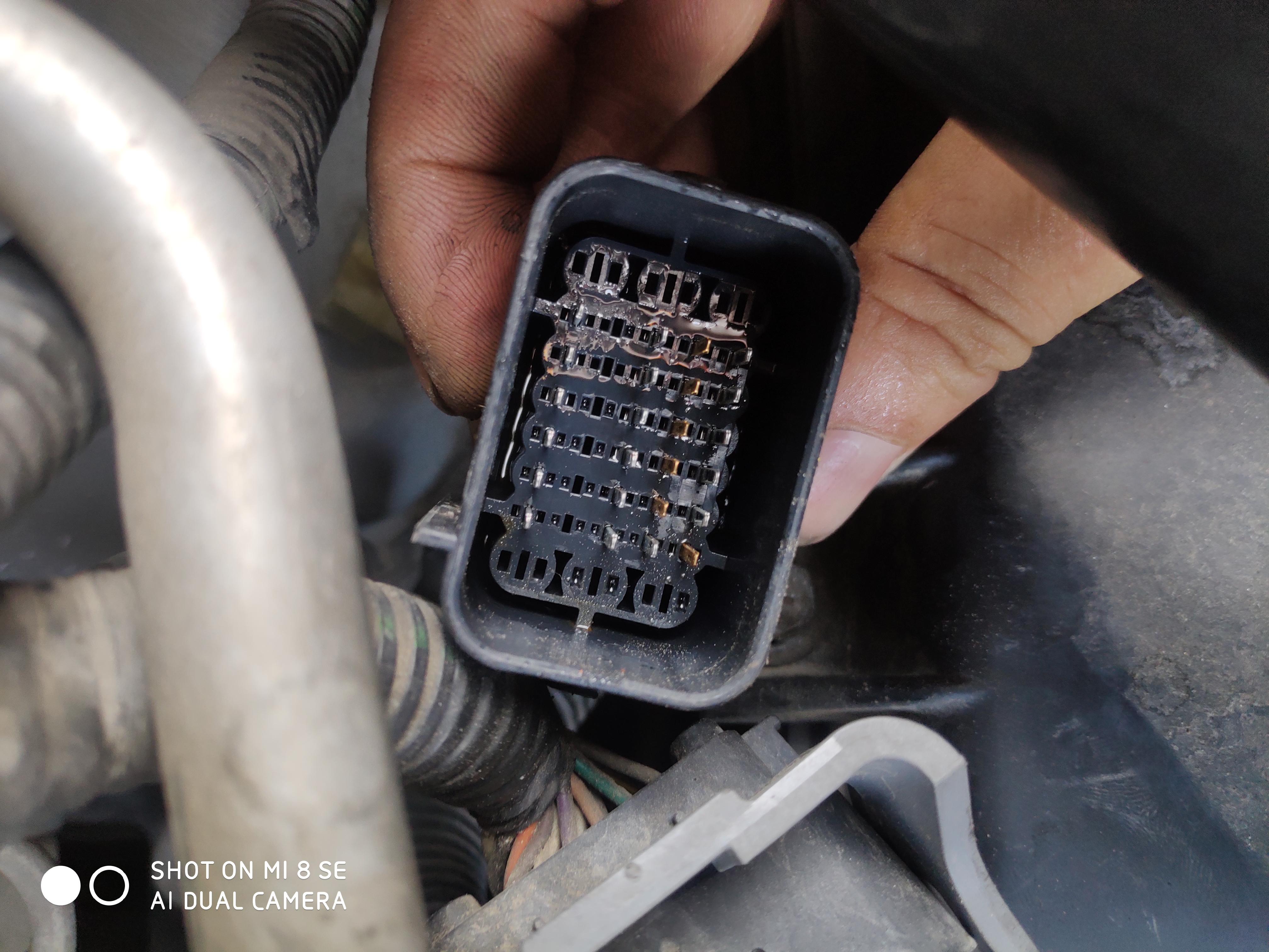 abs故障灯亮车子会出现什么情况,abs故障灯亮了一般都是怎么回事