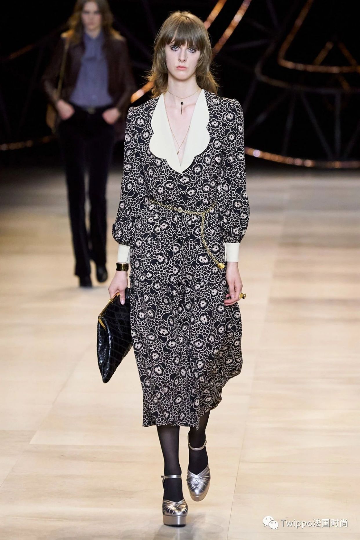 2020秋冬巴黎时装周givenchy秀场 (jacquemus 2020巴黎时装周秀场)