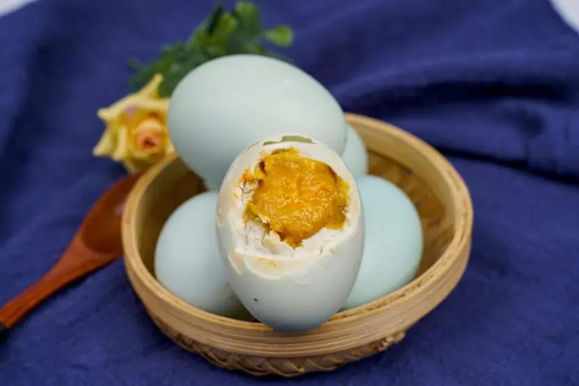 鸭蛋为何蒸不熟蛋黄呢,鸭蛋为什么不冒油