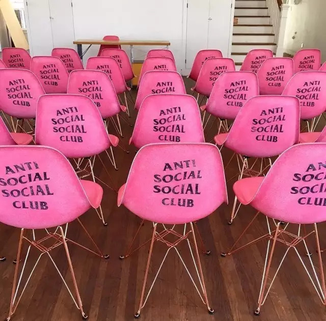 鲸潮丨年轻人不买潮牌，和咸鱼有什么区别？