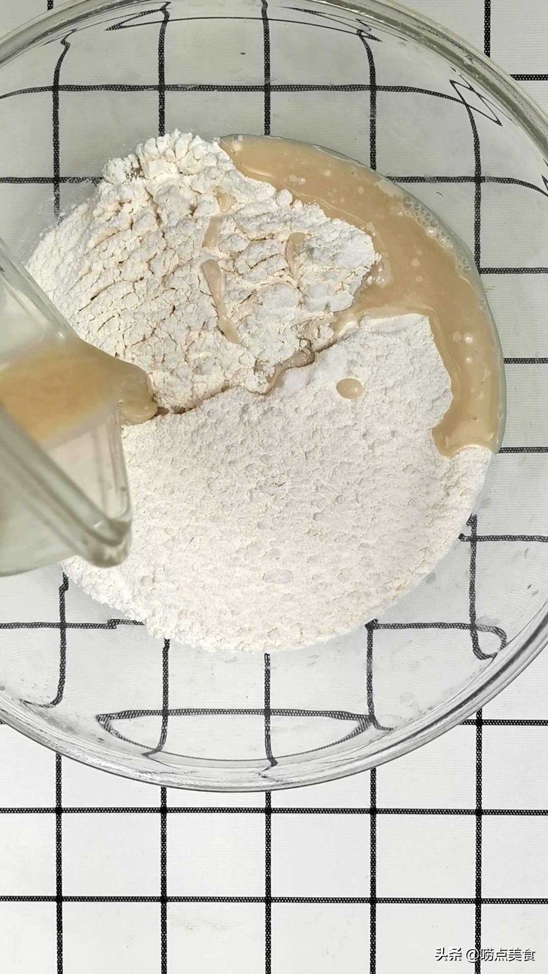 舌尖导演陈晓卿小龙虾,舌尖上的水煎包做法