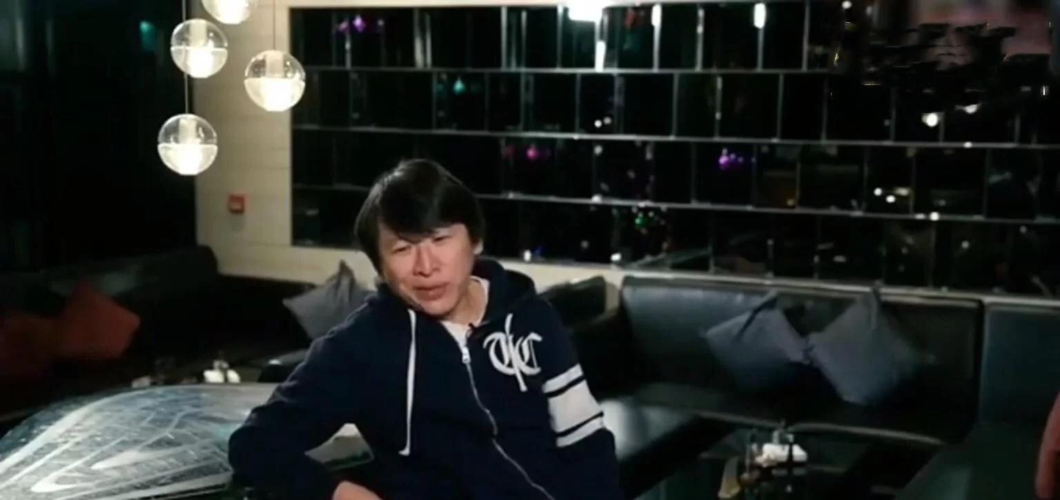 因为一张电影海报，他感激了周星驰二十多年，网友星爷最懂龙套心