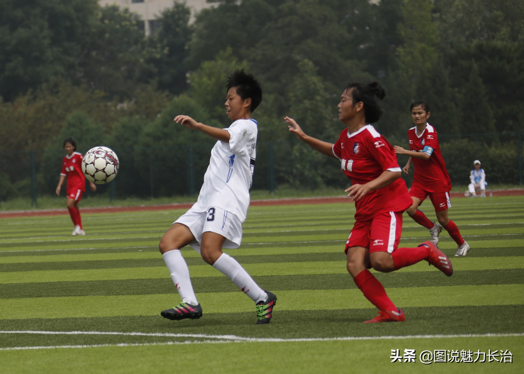 足球球员受伤瞬间,盘点足球比赛上的精彩瞬间