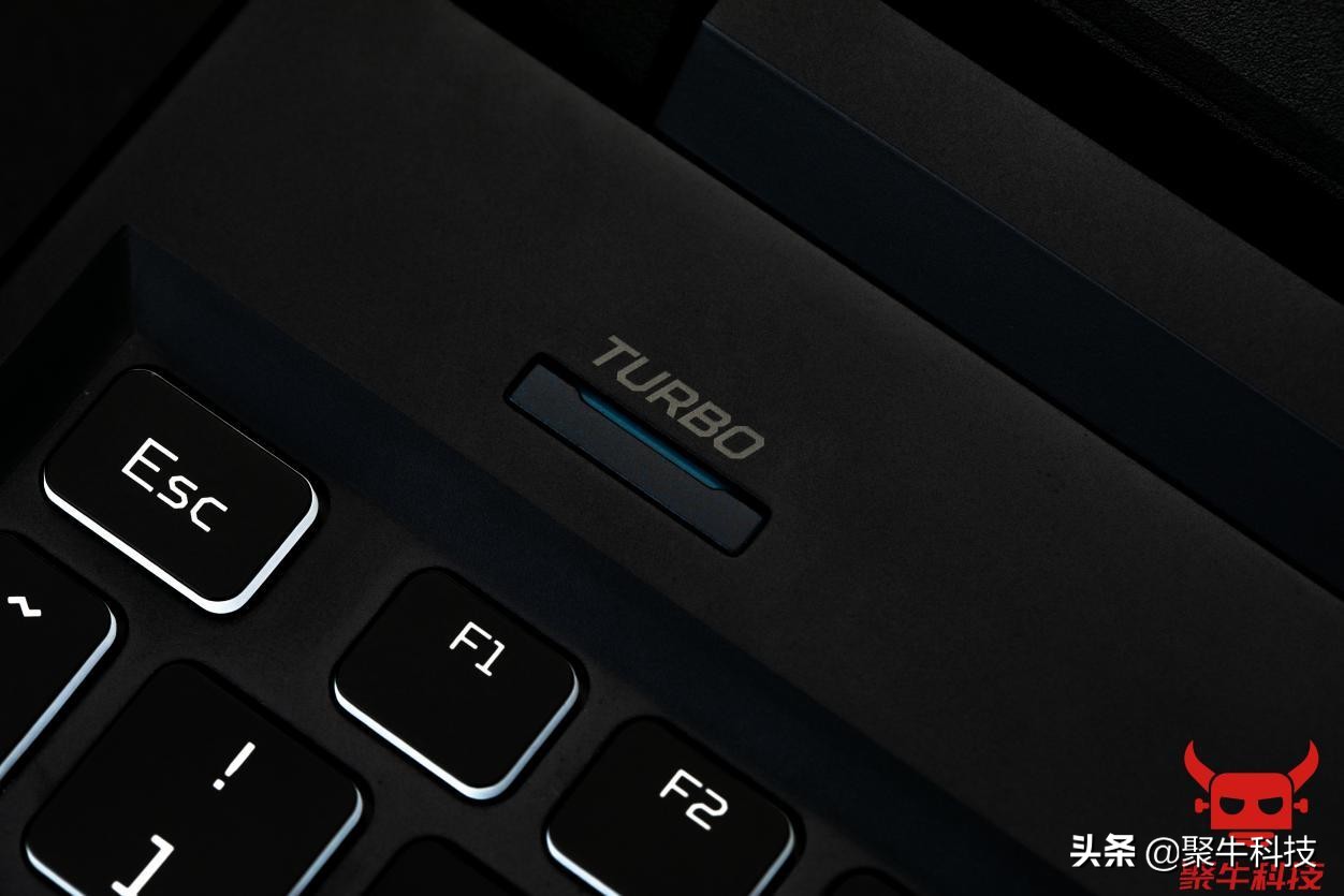 17.3寸掠夺者战斧300评测,无短板游戏本推荐