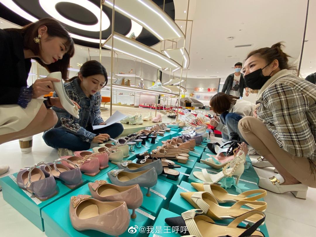 从赛道新选手到天猫服饰推荐官，呼呼美呼如何找到独特商业价值？