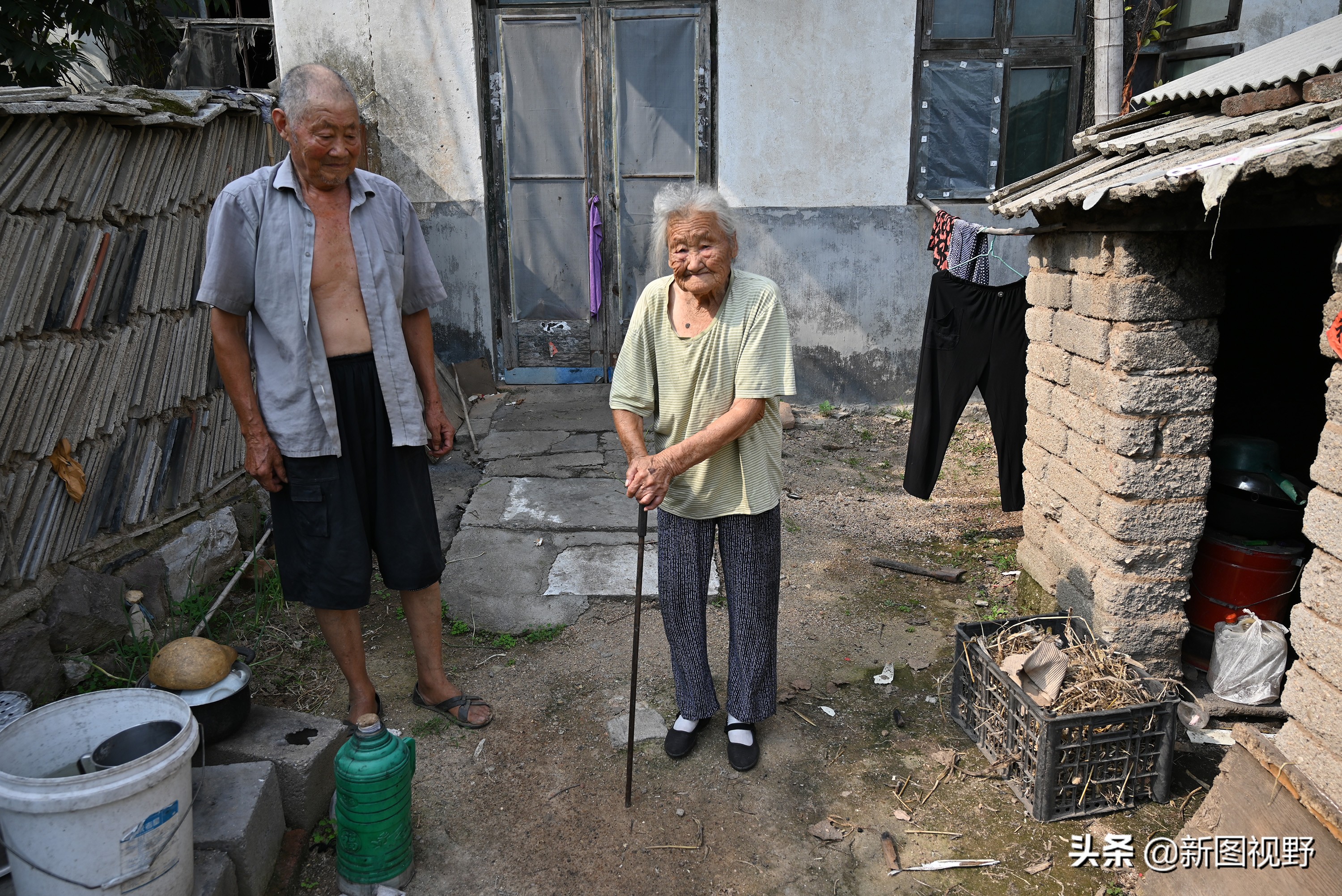 77岁儿子谈长寿经验，100岁母亲插话说出生活秘诀，极具人生智慧