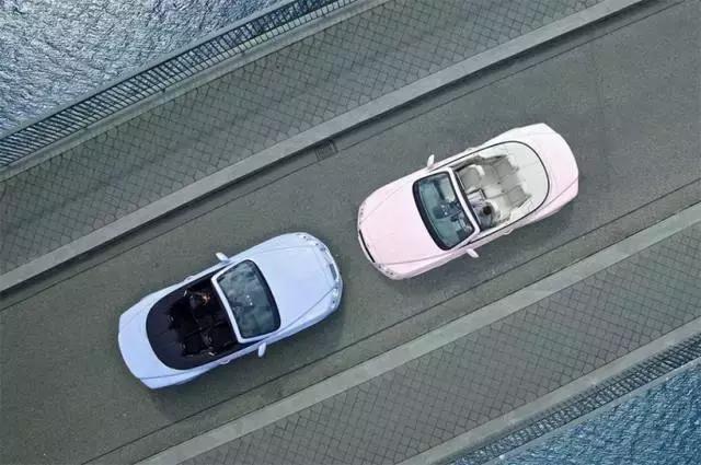 一个卖色卡的，是怎么改变世界潮流的？