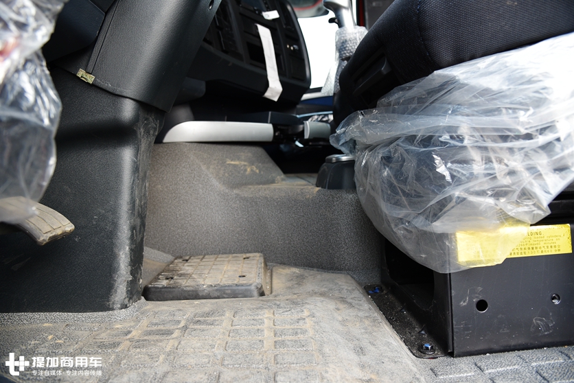 来自中国重汽的国民重卡，老司机带您重新认识豪沃T7H牵引车