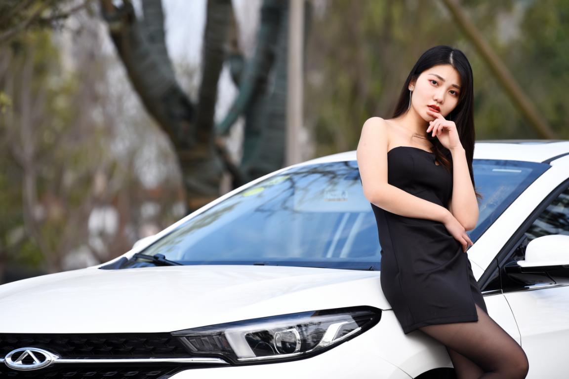 性感女神来袭，看小艾如何低档黑丝长腿的极致诱惑