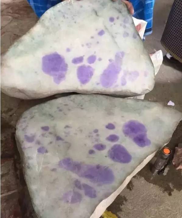 翡翠原石一刀暴涨视频,翡翠原石一刀切出20亿满色