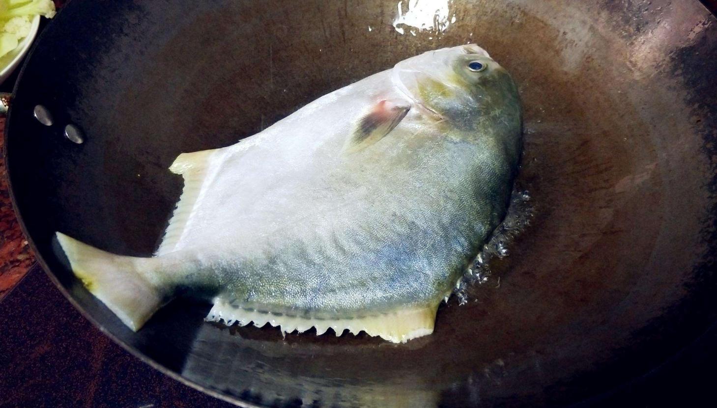 鲳鱼的做法大全清蒸视频,冷冻鲳鱼的做法清蒸还是红烧