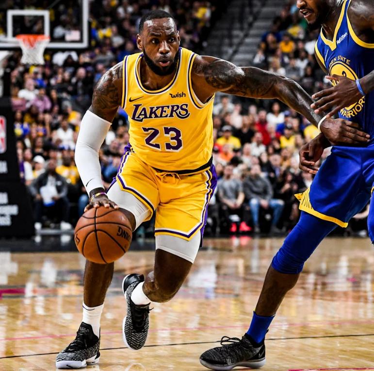 世界足球排名前十球星c罗,世界足坛身材最高的人