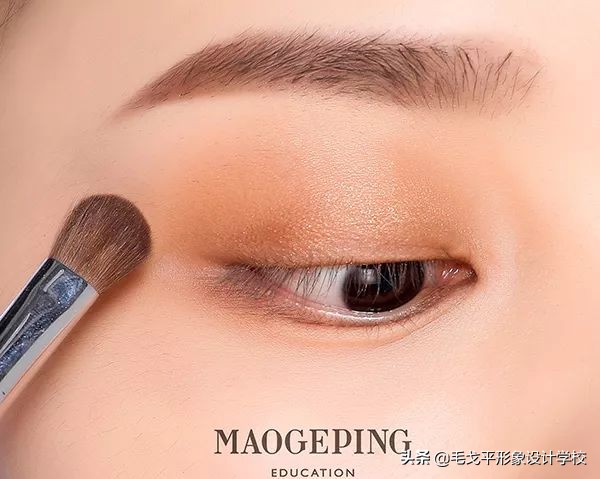 如何画眼妆才能有神又自然,娇邦电眼双头眼妆组合