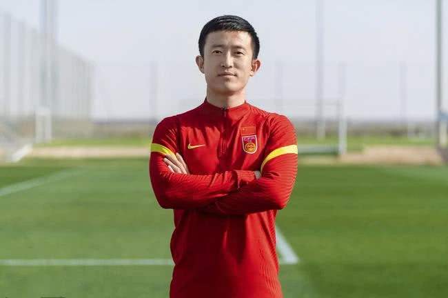 深足签下原天海边卫糜昊伦,姜至鹏和糜昊伦视频