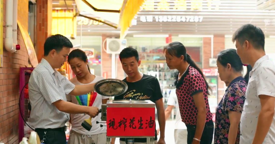 超级实用的榨油机在家都能榨,榨油机手工榨油
