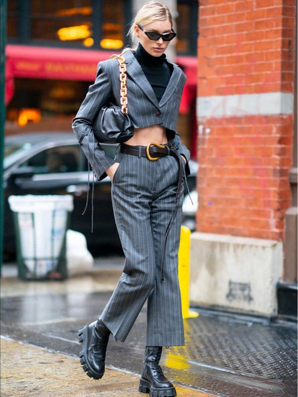 女人出门包包里都装什么,女人出门包包会带什么东西呢