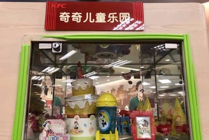 涓婃捣浜虹溂涓殑褰郸鏂版潙,涓婃捣浜虹溂閲岀殑褰郸鏂版潙