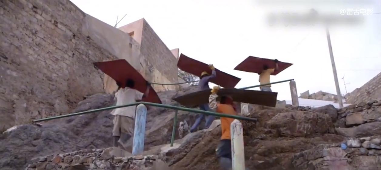 非洲小伙用铁桶建房子,只需要150块,就能拥有一室一厅!纪录片