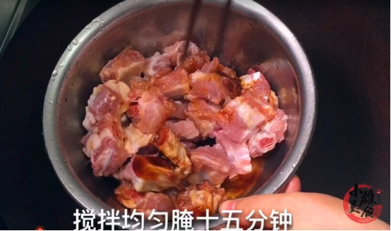 排骨一煮就柴,排骨一煮就发白