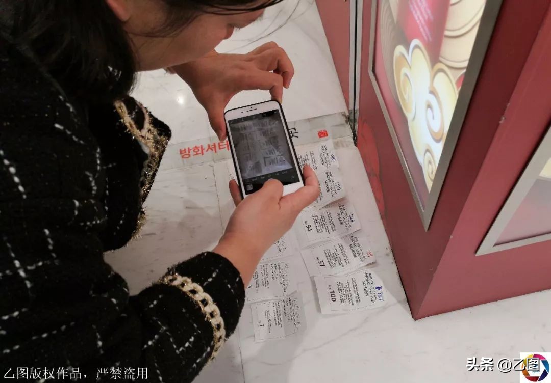 韩国免税店抢购中国游客,韩国免税店爆火