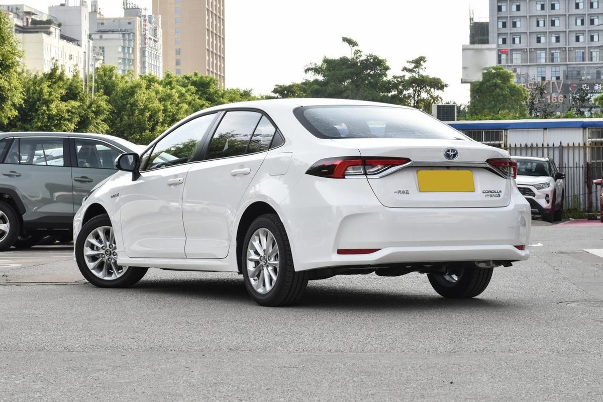 油耗4.1L/100km，车身结实还难开坏，遮风挡雨又实用，解读卡罗拉