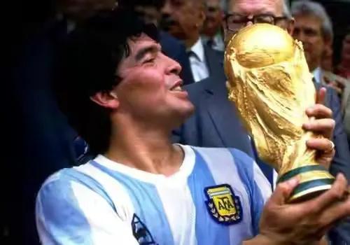 回顾球王马拉多纳,一代球王马拉多纳传奇