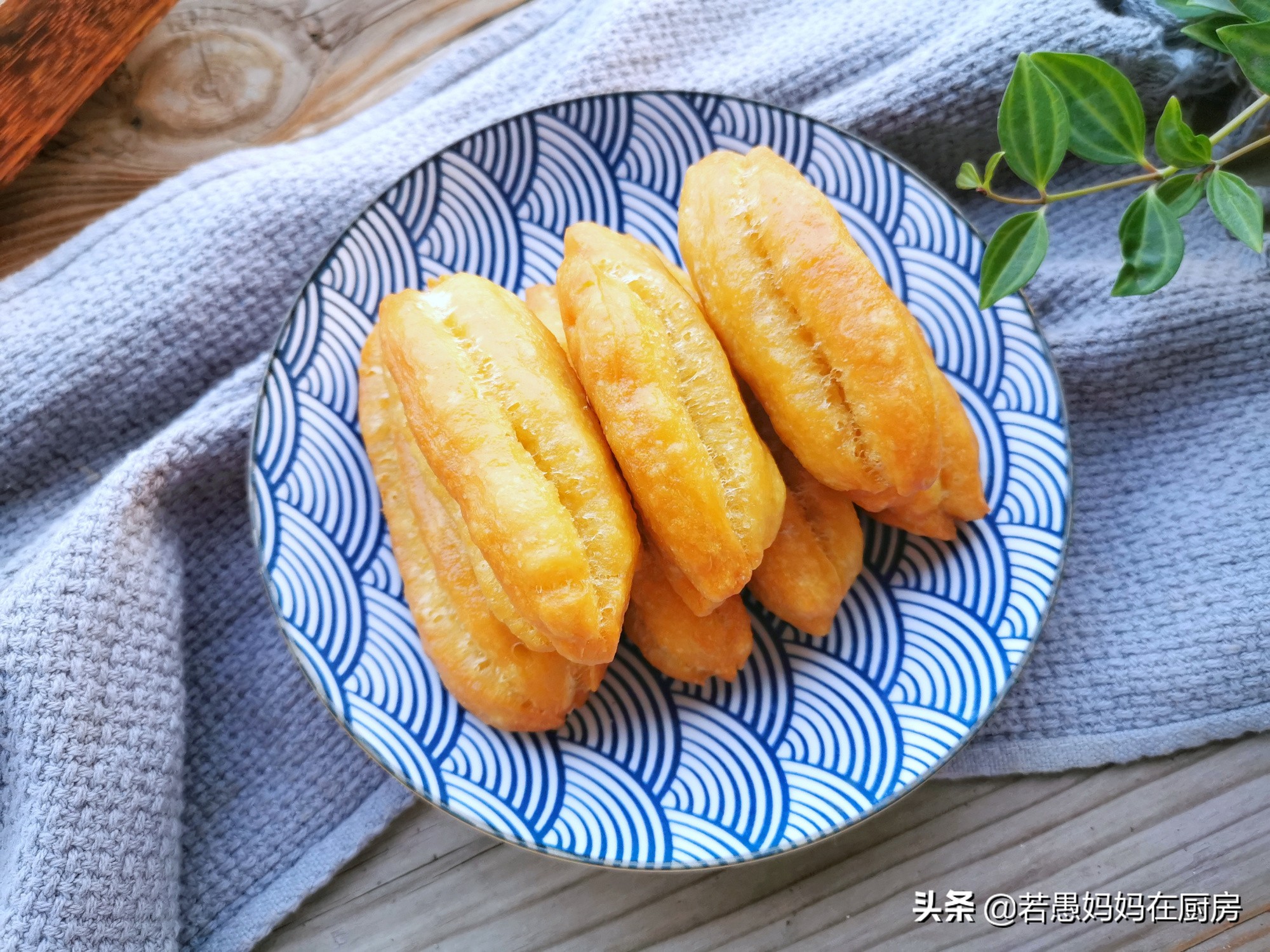 怎样在家做油条外酥里软,最健康油条做法外酥内嫩口感松软