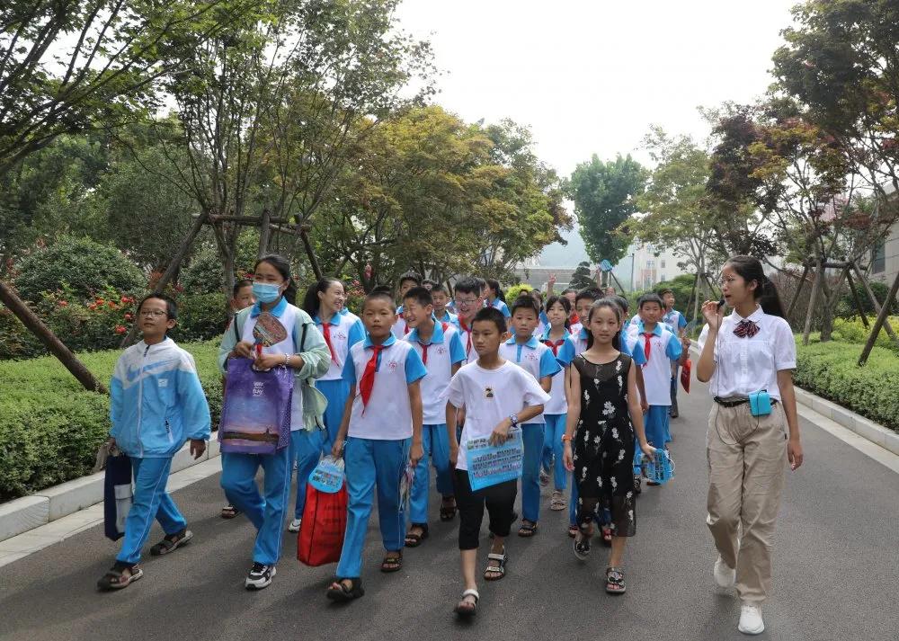 这所学校怎么样用英语怎么说,这所学校怎么样英文