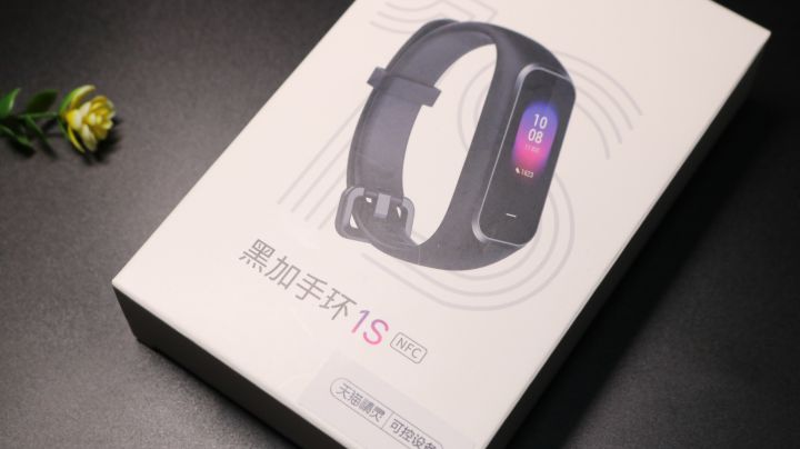 仅199的黑加手环1S,AMOLED彩色大屏和NFC，延续爆款品质