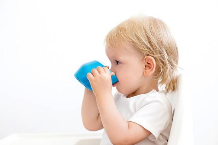 奶瓶和学饮杯怎么选择,宝宝水杯6个月学饮杯推荐测评