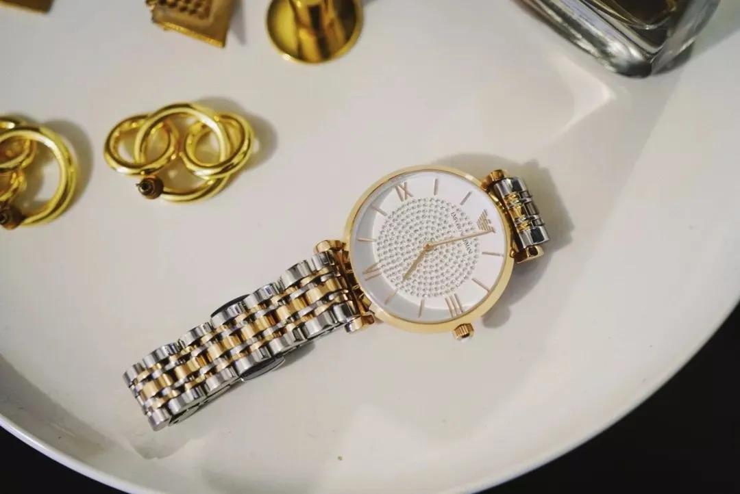 基础款单品搭出时髦感,基本款穿出时髦感