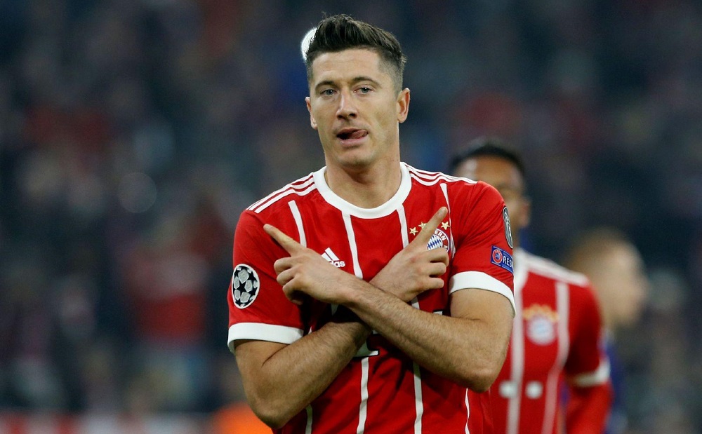 足球庆祝动作梅西和小罗,梅西和c罗的庆祝动作图片