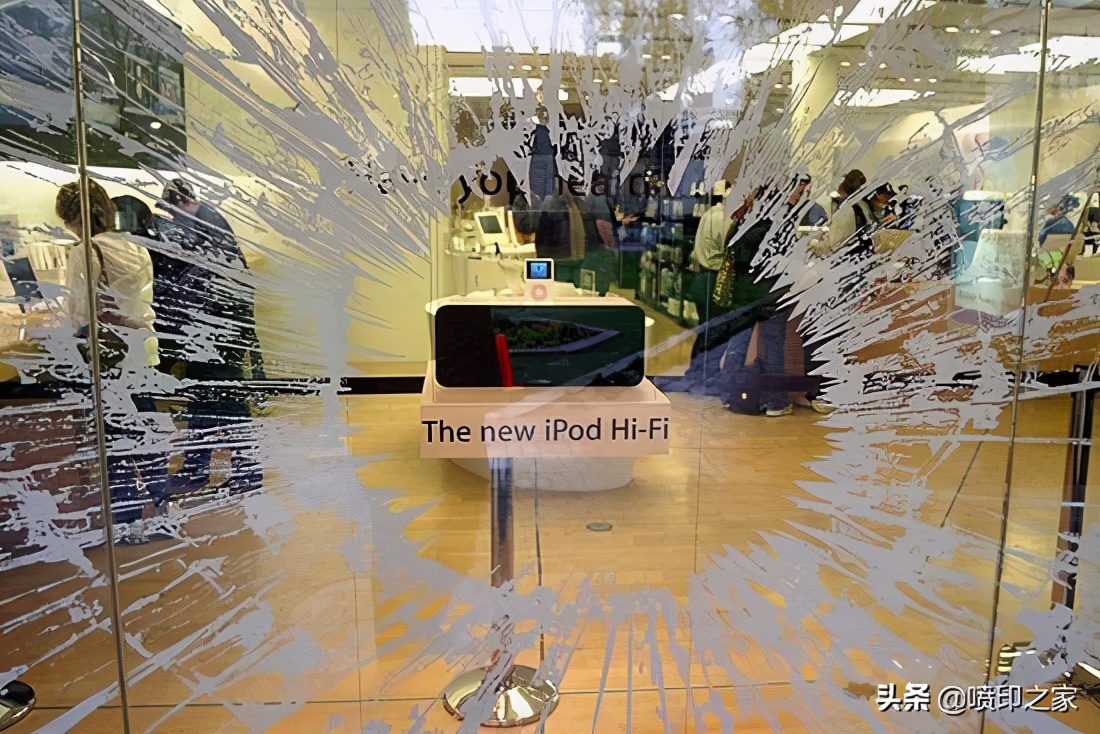 吸引顾客进店的招牌,实体店店铺橱窗怎么做才能吸引人